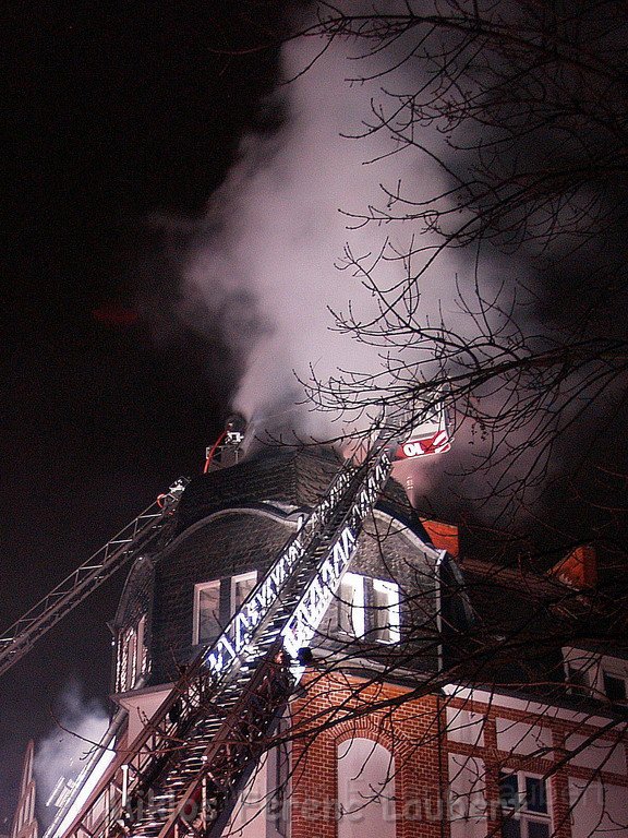 Feuer 3 Dachstuhlbrand Koeln Muelheim Gluecksburgstr P131.JPG